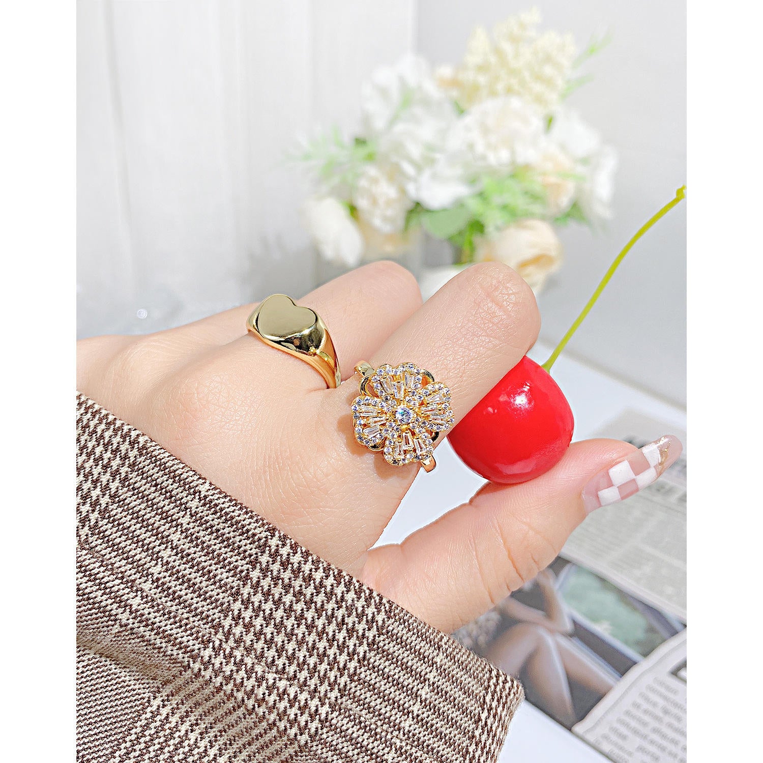 Rotate Flower Rings Open Size 18K Gold Plated Rhinestones Fashion Rings (Adjustable)