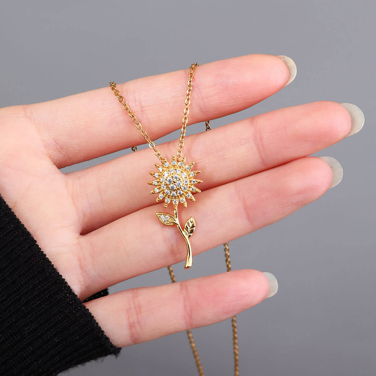 18k Gold Plated Lucky Rotating Relieve Stress Zirconia Sunflower Pendant Necklace